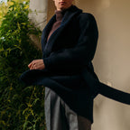 Herren Strickmantel mit breitem Gürtel und praktischen Taschen