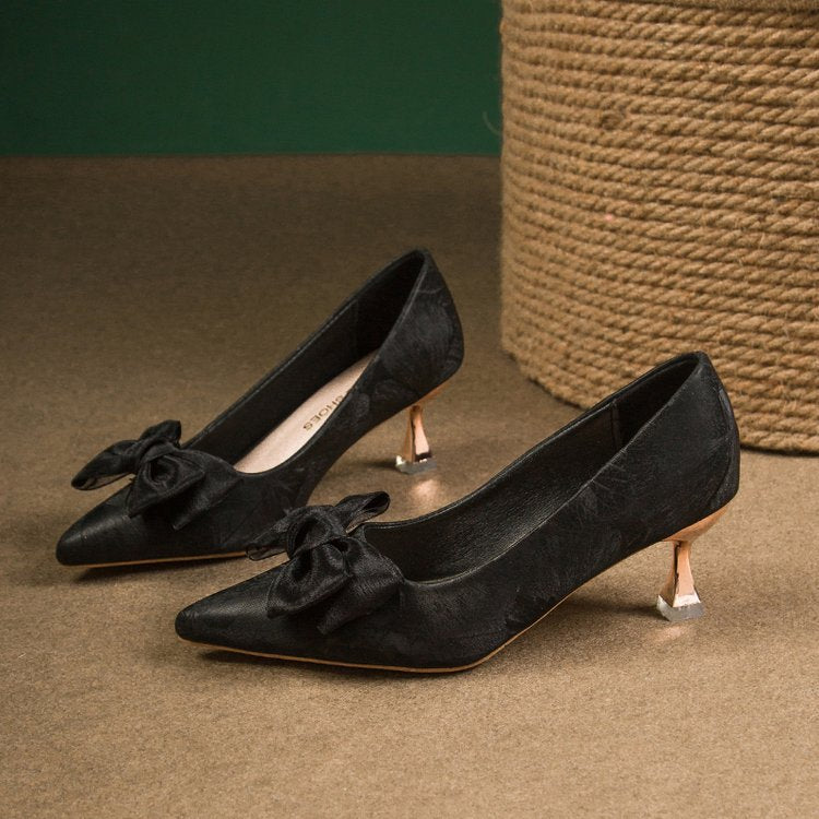 Damen elegante Spitzenpumps mit Perlenschleifenakzent R&B