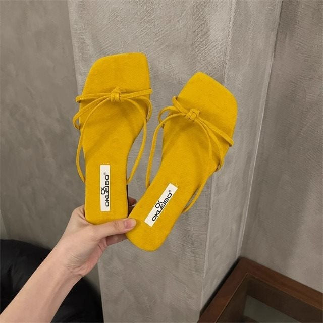 Damen Elegante und modische Slipper mit zarten Riemchen R&B