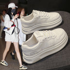 Damen Sneaker mit stabiler Laufsohle und eleganten Akzenten R&B