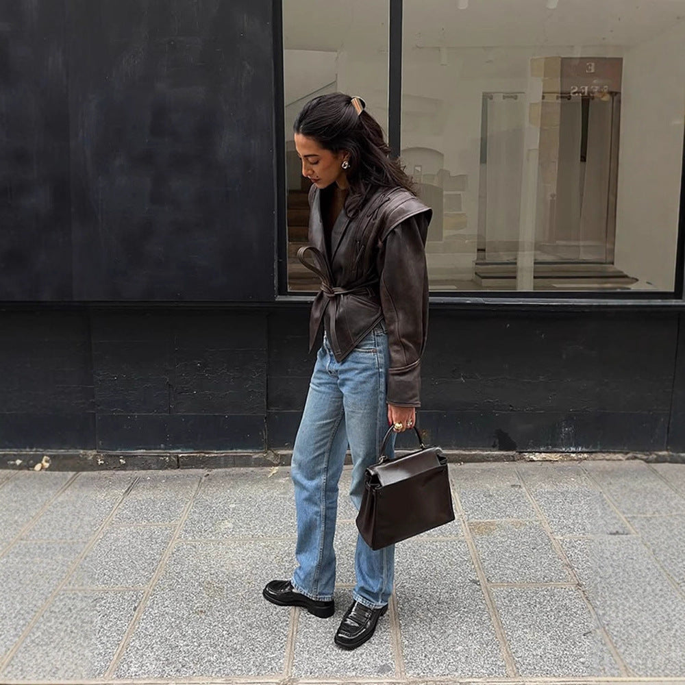 Damen Elegante Kunstlederjacke mit tailliertem Schnitt und breitem Kragen R&B
