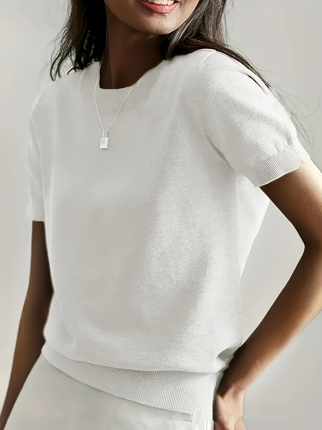 Damen Feinstrickpullover mit Kurzarmiger Silhouette und Weich Fließendem Material R&B