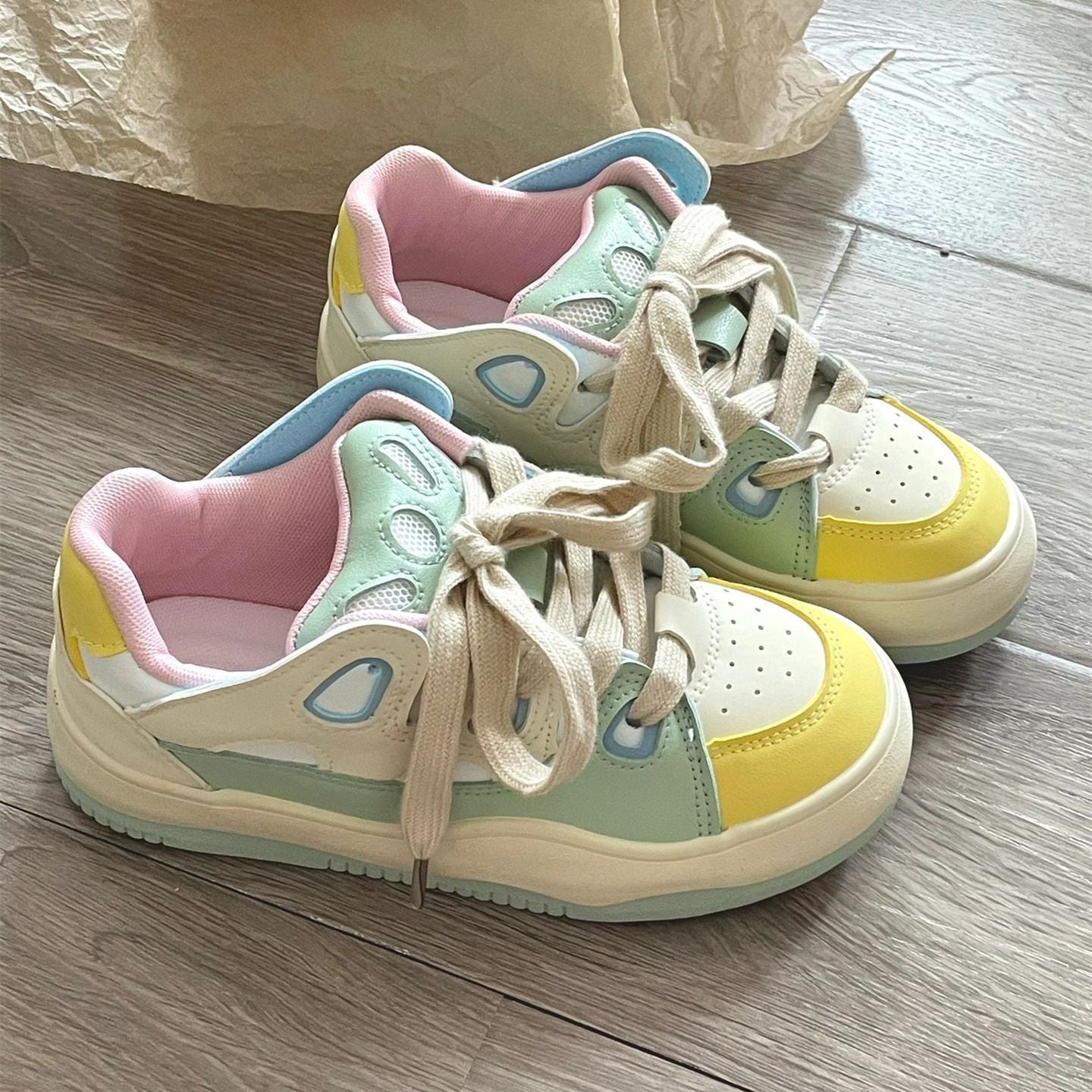 Damen Sportliche Sneakers mit innovativen Farbakzenten und atmungsaktiven Elementen R&B
