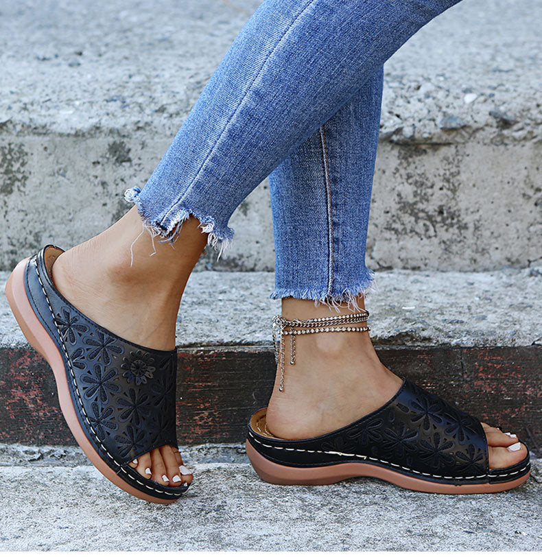 Damen Komfortable Clogs mit floralen Applikationen und anatomischem Fußbett R&B