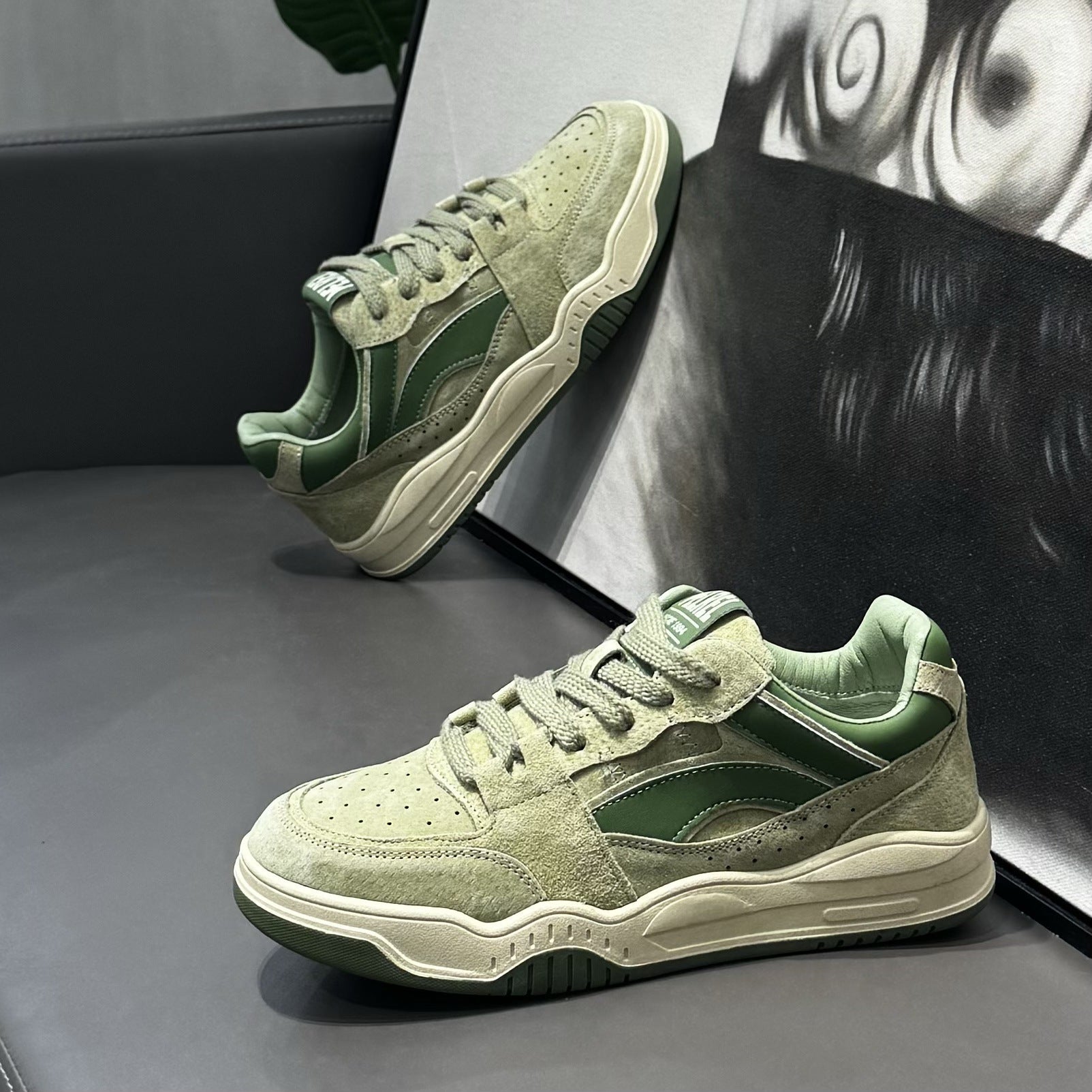 Damen Sportliche Sneaker mit hochwertigem Wildleder und dämpfender Sohle R&B