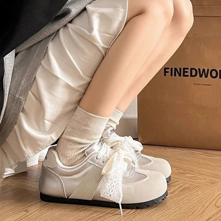 Damen Sneakers mit verspieltem Schnürdesign und komfortabler Dämpfung R&B