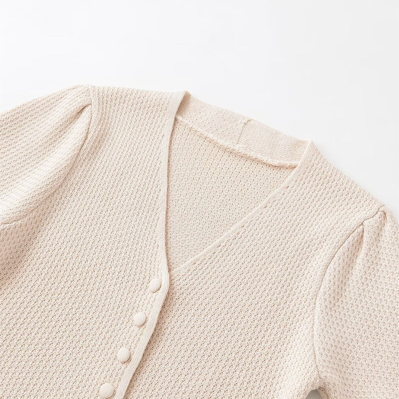 Damen Kurzarm Strickjacke mit V-Ausschnitt und feiner Struktur R&B