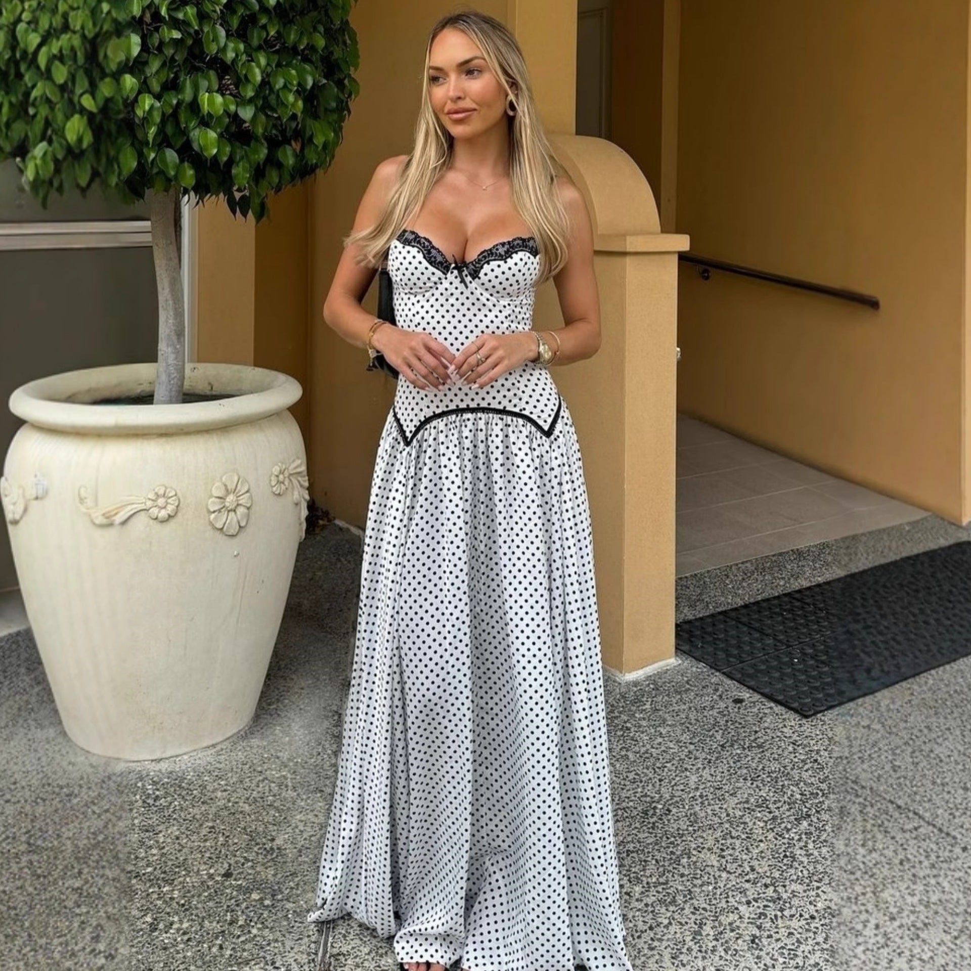 Damen Maxikleid mit gepunktetem Design und Spitzendetails R&B