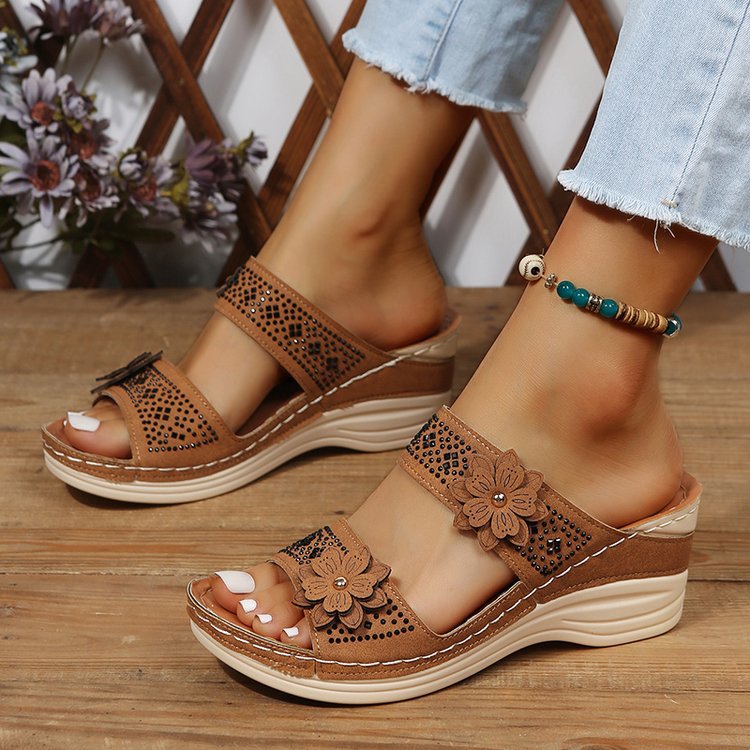 Damen stilvolle Wedge-Pantoletten mit floralen Akzenten R&B