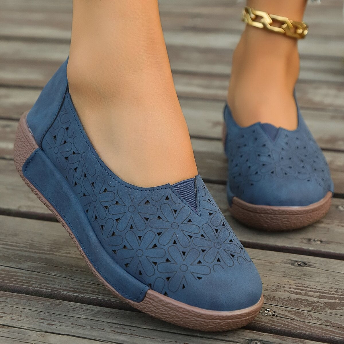 Damen Bequeme Slip-On Schuhe mit floraler Cut-Out-Optik R&B