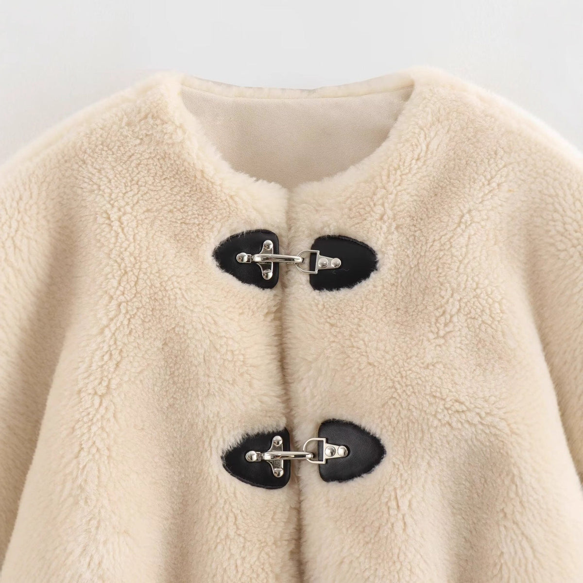 Damen kuschelige Fleecejacke mit dekorativen Knöpfen R&B
