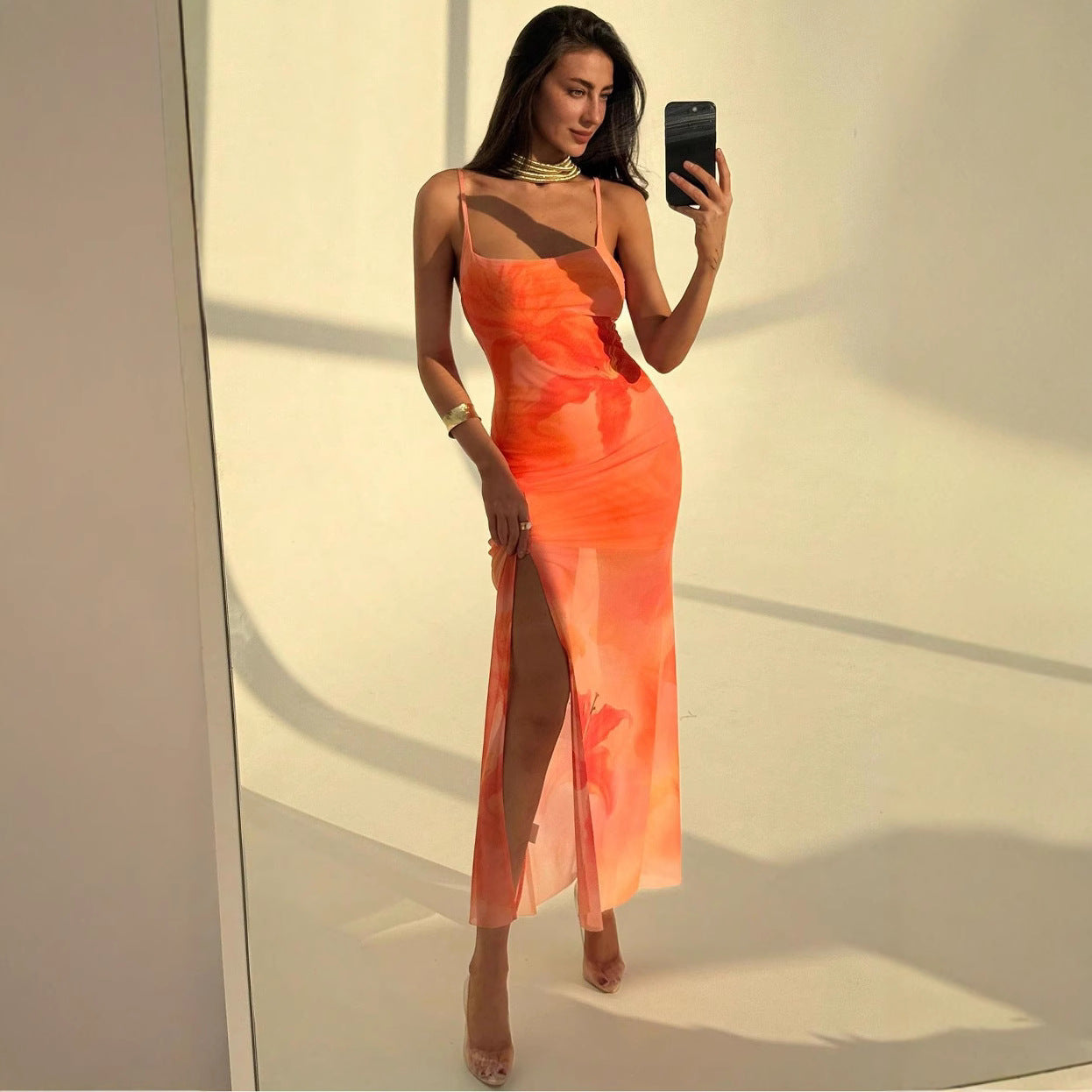 Damen Maxikleid mit seitlichem Schlitz und floralen Akzenten R&B