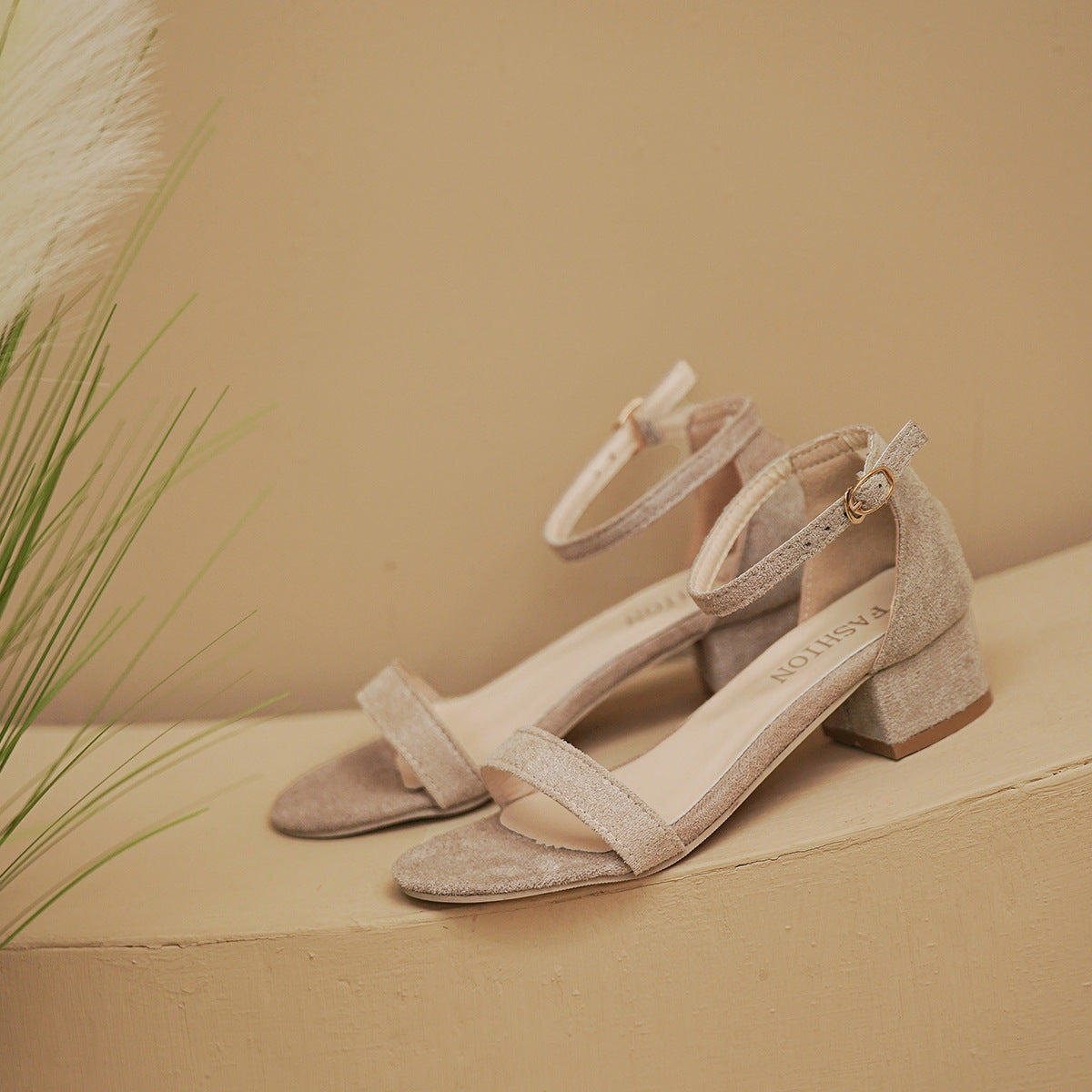 Damen Sandalen mit elegantem Riemendesign und komfortablem Blockabsatz R&B