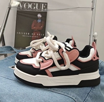 Damen Sportliche Sneakers mit verstellbarem Schnürsystem und farbenfrohen Akzenten R&B
