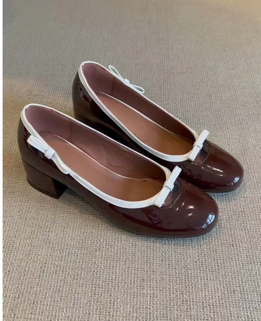 Damen Elegante Ballerina-Pumps mit verspieltem Schleifendetail und komfortablem Blockabsatz