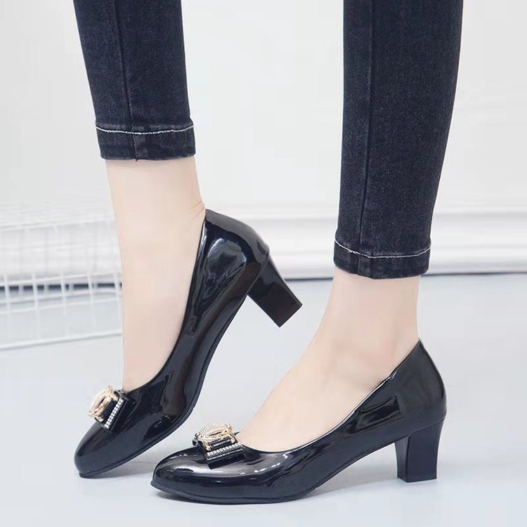 Damen elegante Pumps mit modischem Schmuckdetail R&B