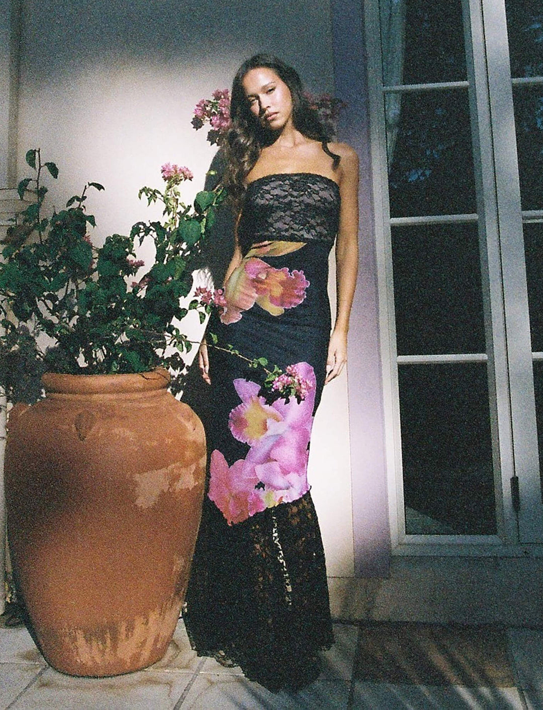 Damen Off-Shoulder Spitzenkleid mit Floral-Akzenten und transparentem Unterstoff R&B