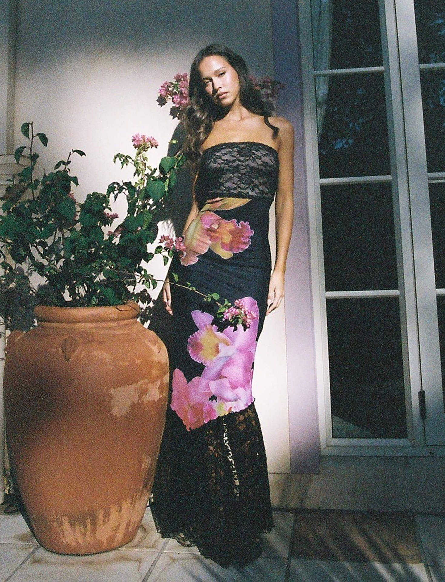 Damen Off-Shoulder Spitzenkleid mit Floral-Akzenten und transparentem Unterstoff R&B