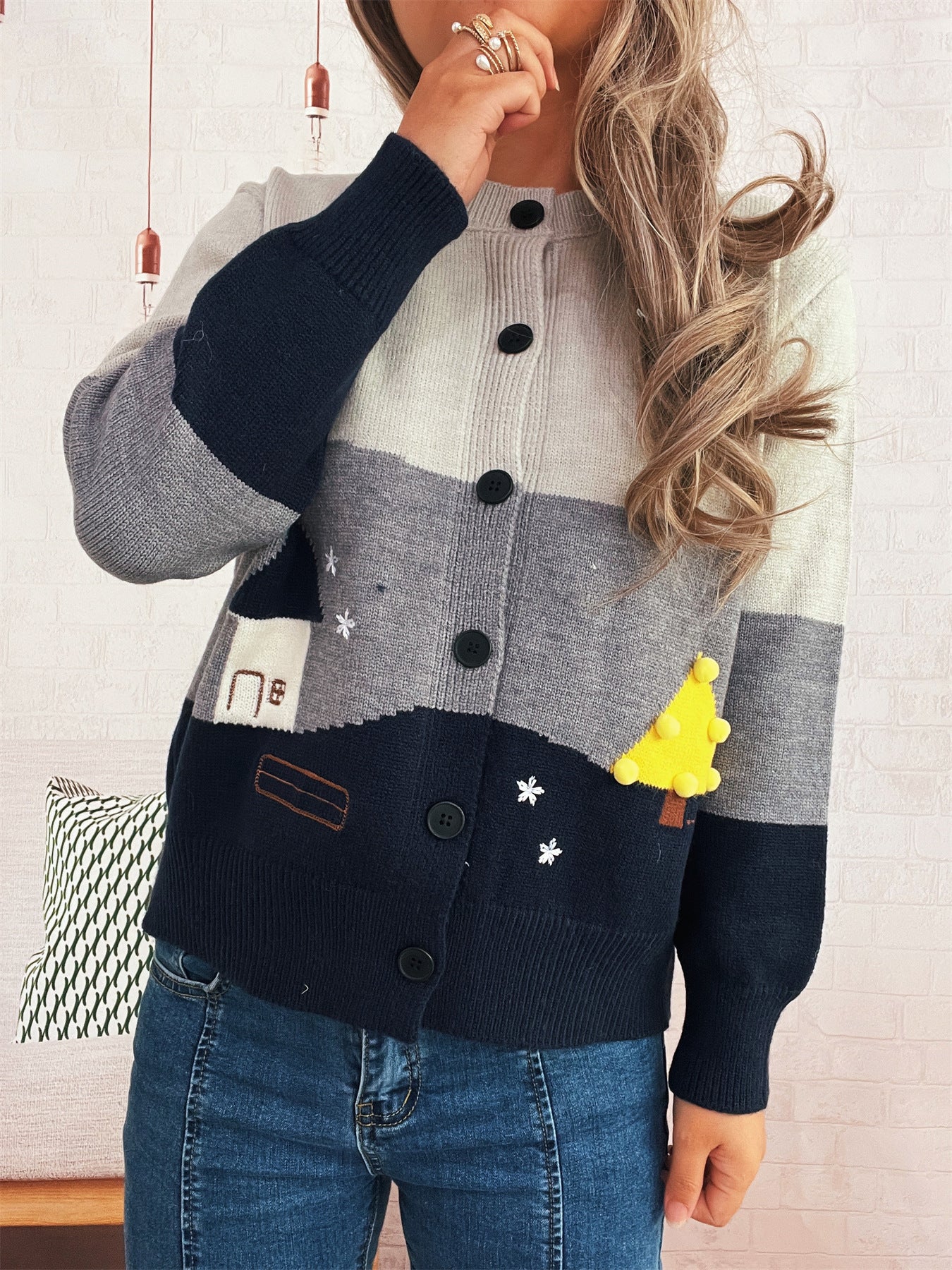 Damen Strickjacke mit festlichem Motiv und Knopfdetails R&B