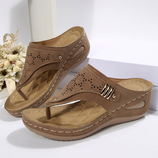 Damen Wedge-Pantolette mit elegantem Cut-Out-Design und komfortablem Fußbett R&B