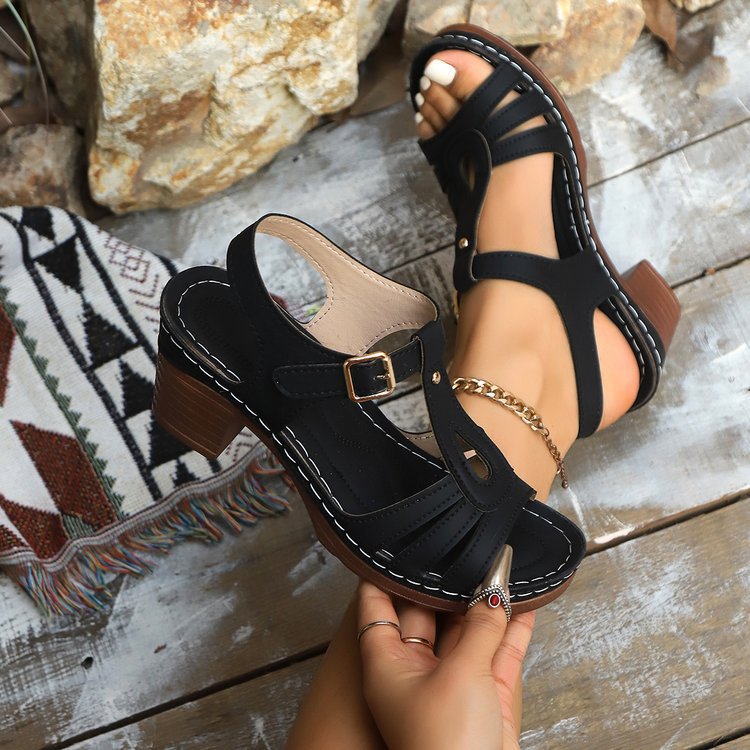 Damen Plateausandalen mit geschmackvollem Schnitt und elegantem Riemen