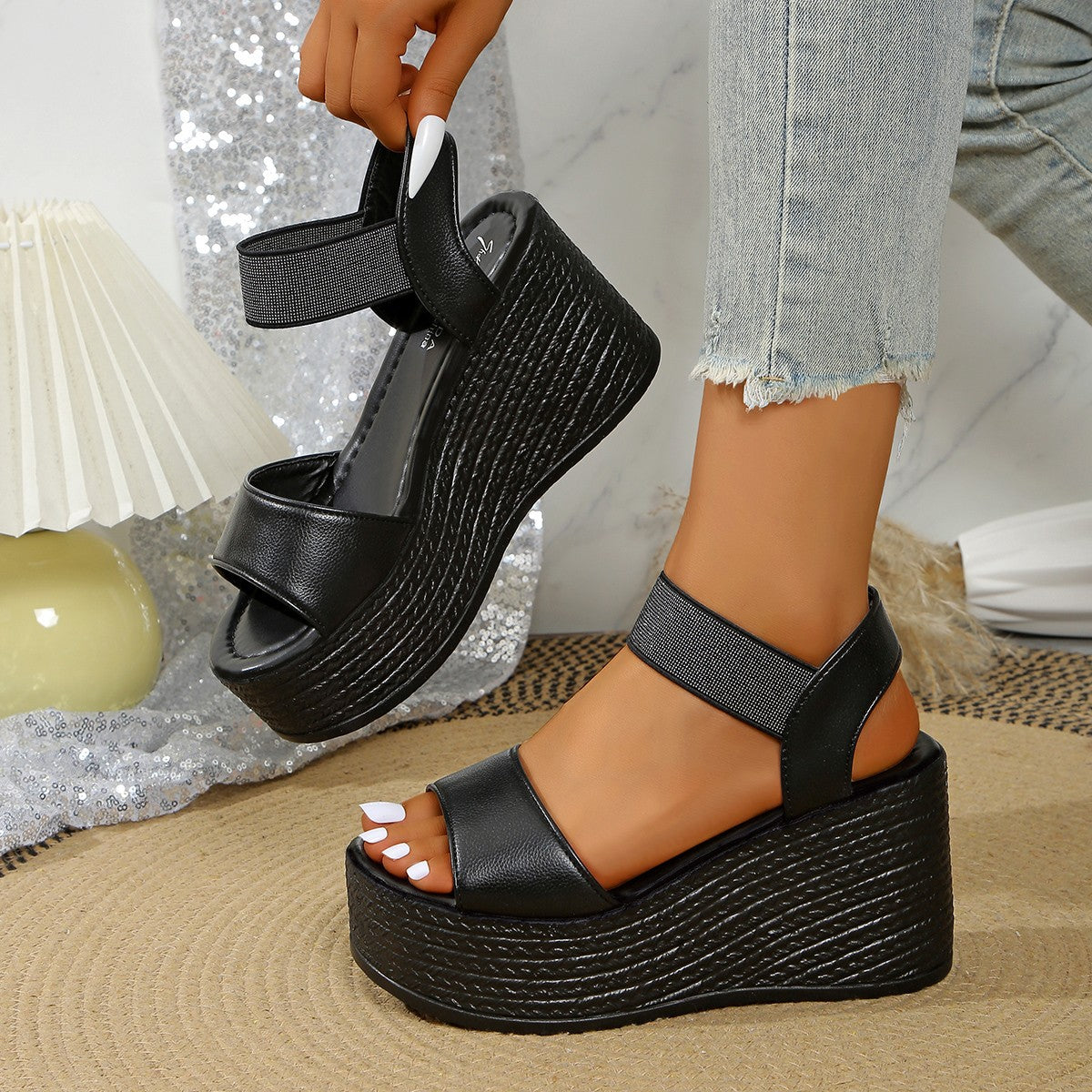 Damen Plateausandaletten mit elegantem Riemen und rutschfester Sohle R&B