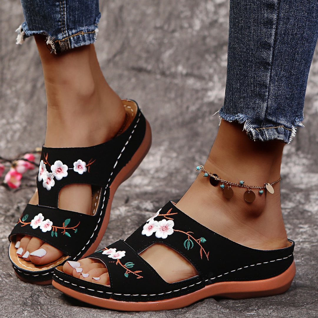 Damen Komfortable Riemensandalen mit floralem Stickdesign R&B