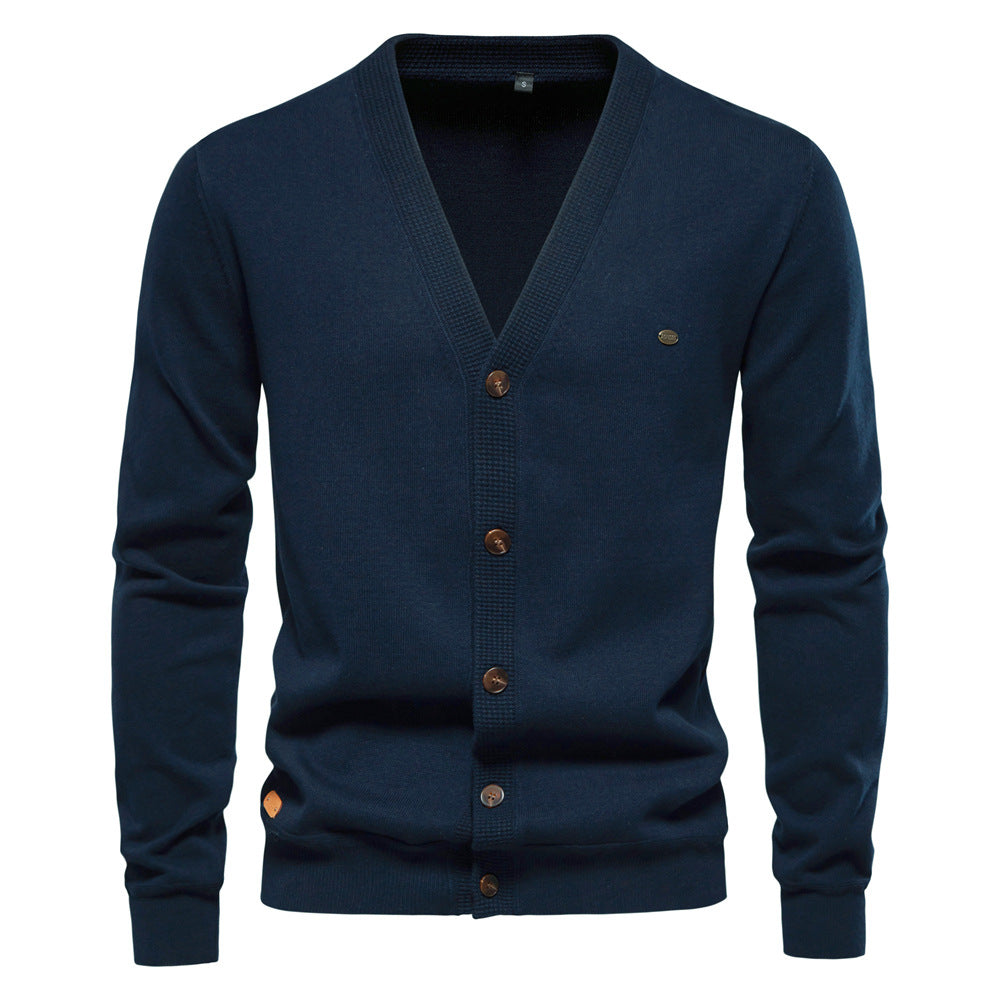 Herren Strickjacke mit V-Ausschnitt und modischen Holzknöpfen