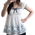 Damen Baumwollbluse mit floralem Stickdesign und schickem Rüschensaum R&B