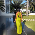 Damen Maxikleid mit tiefem Wasserfallausschnitt und figurumspielendem Schnitt R&B