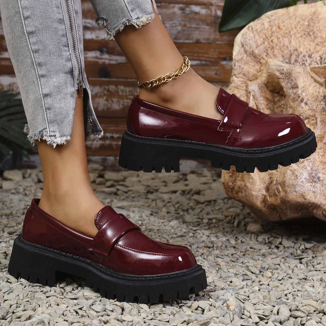Damen Modische Lackloafers mit robustem Profil und stylishem Knoten-Detail R&B