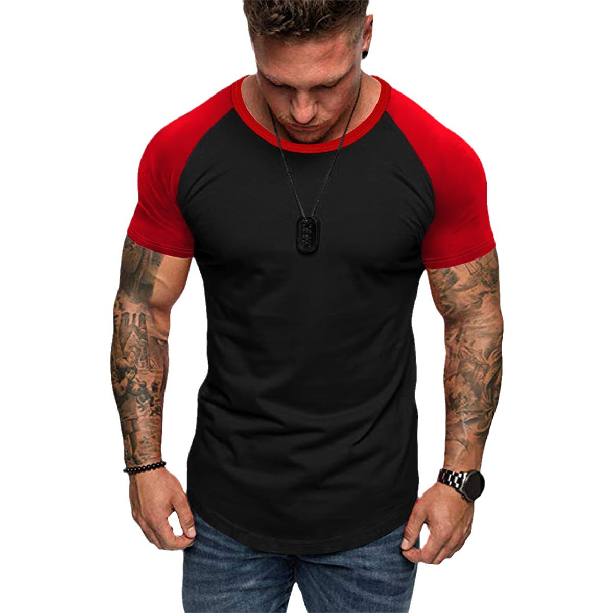 Herren Rundhalsshirt mit kontrastierenden Ärmeln und figurbetonter Passform