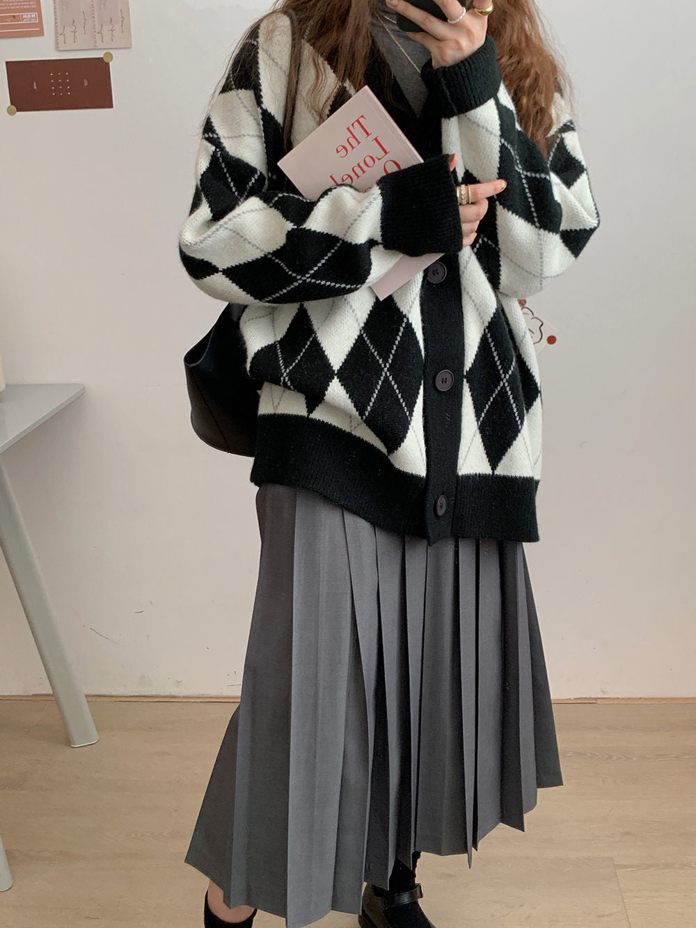 Damen Grobstrickjacke mit modernem Rautenmuster und Knopfverschluss R&B