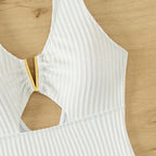 Damen Einteiler Badeanzug mit modernem Cut-Out-Design und strukturiertem Stoff