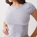 Damen eng anliegendes Basic T-Shirt mit elegantem Ausschnitt R&B
