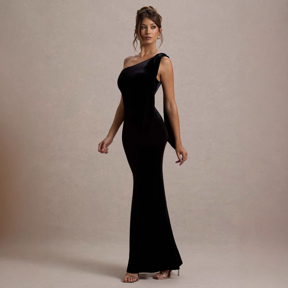 Damen Elegantes Maxikleid mit asymmetrischem Träger und figurbetontem Schnitt R&B