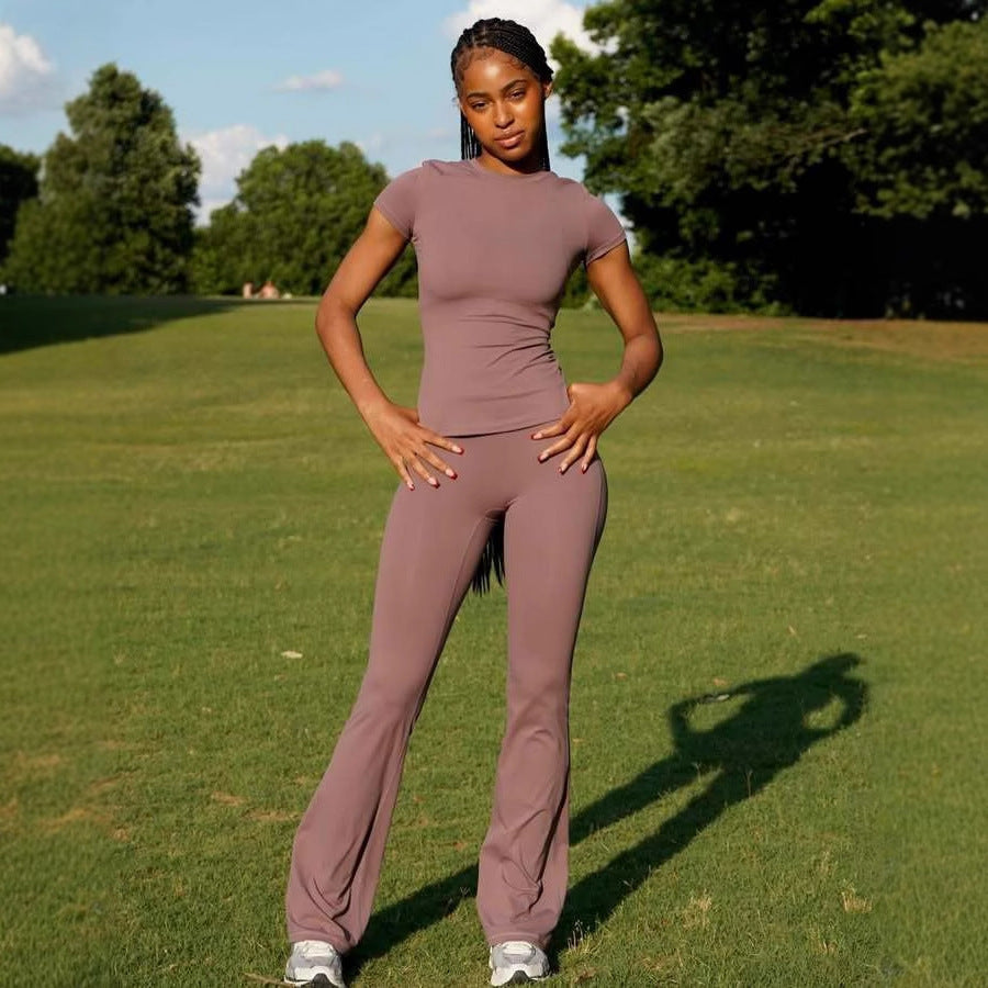 Damen sportliches Flared-Hosen Set mit figurbetontem Oberteil aus atmungsaktiven Materialien R&B
