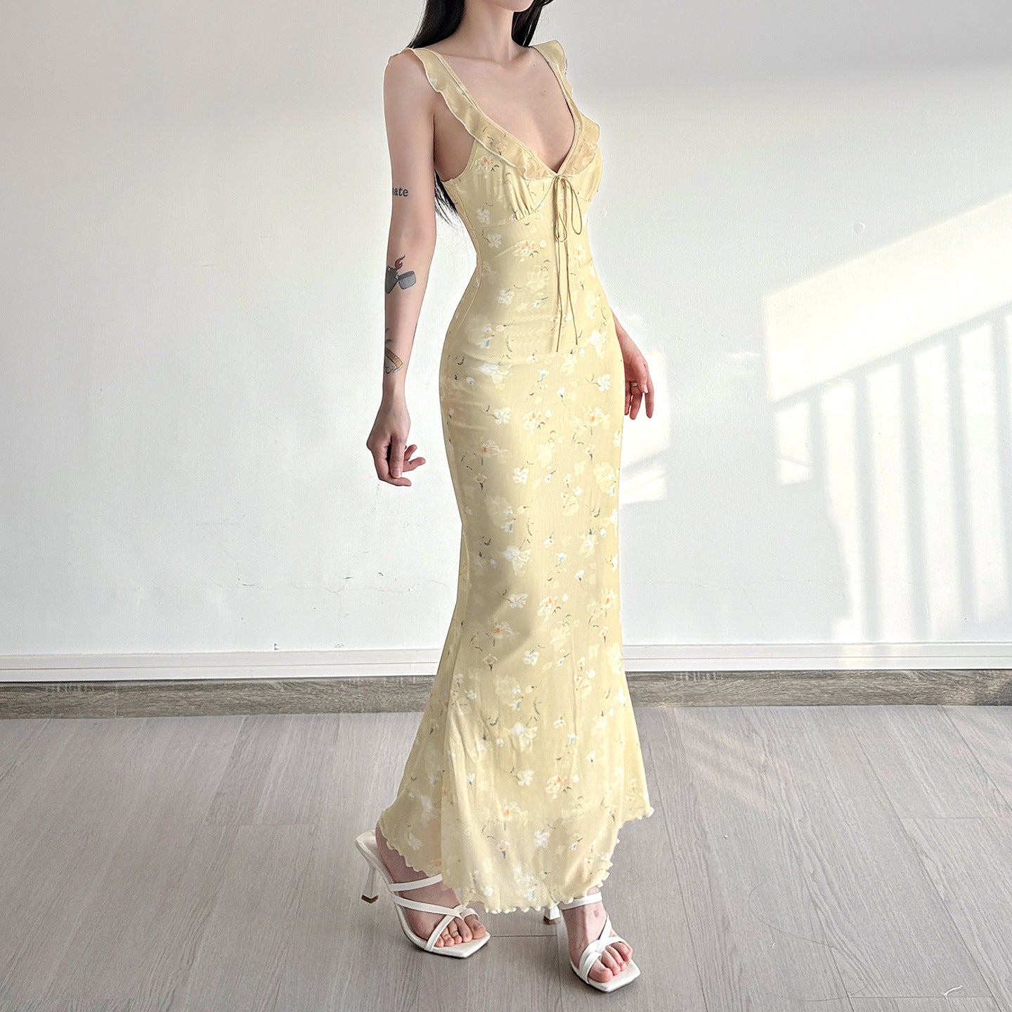 Damen Maxikleid mit floralem Design und verstellbarem Träger R&B
