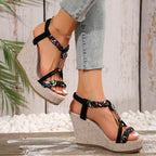 Damen Wedge-Sandalen mit geflochtenem Riemen und elegantem Schmuckdetail R&B
