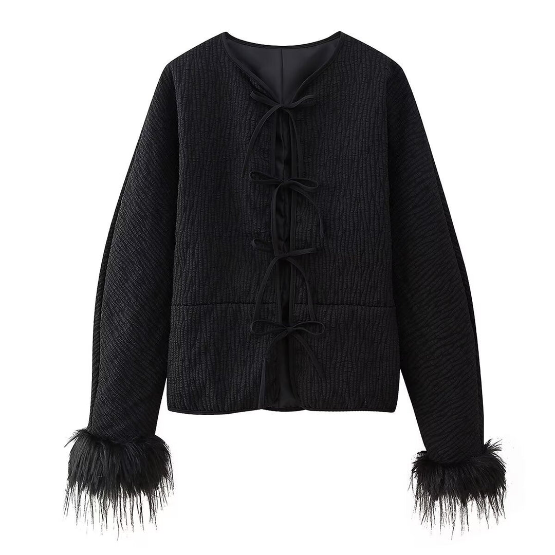 Damen modische Steppjacke mit raffiniertem Bindegürtel und eleganten Fuchsfell-Ärmeln R&B