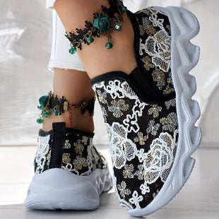 Damen Komfortable Slip-On Sneakers mit floralem Spitzen-Design R&B