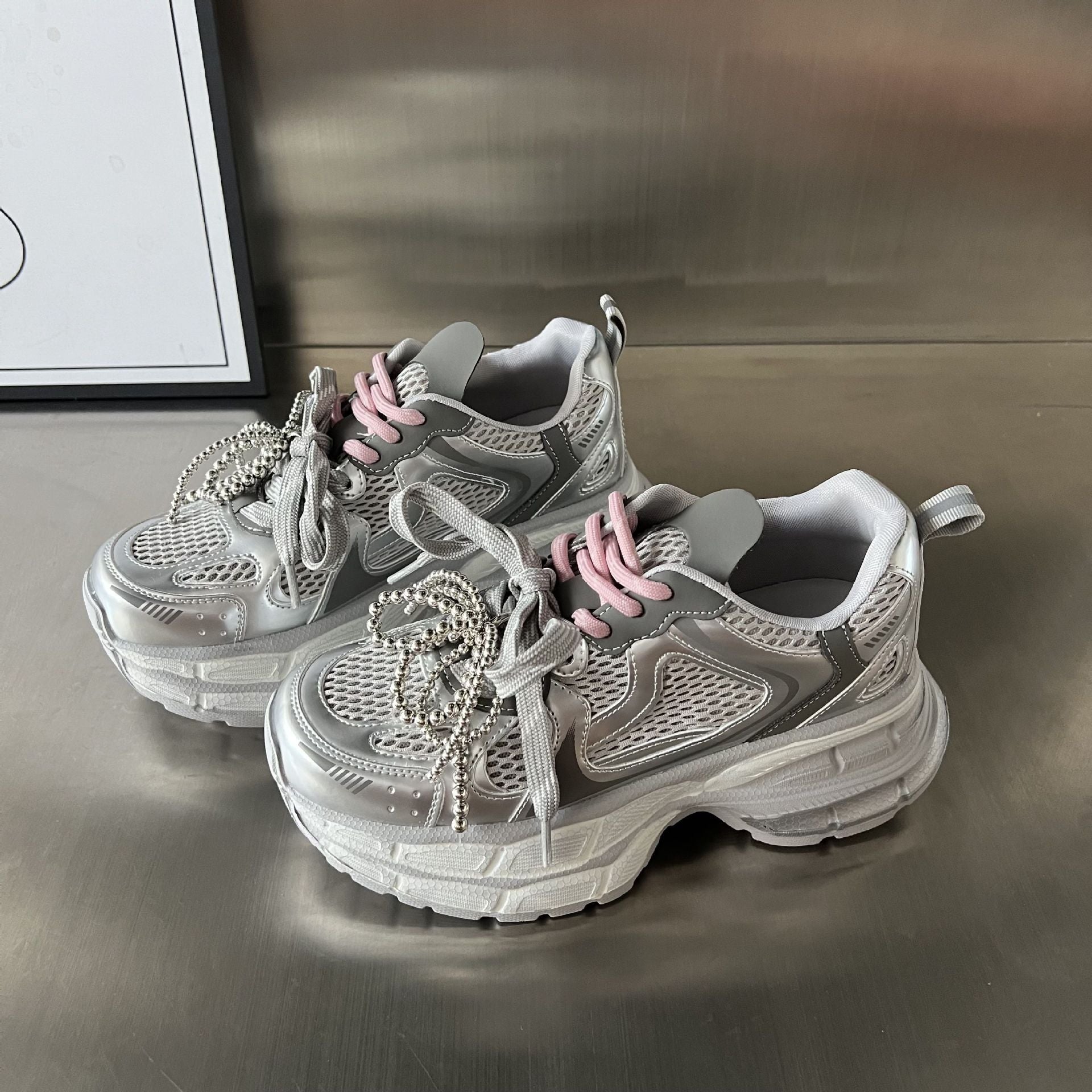 Damen Sportliche Sneakers mit stilvollem Mesh-Design und modischer Perlenverzierung R&B