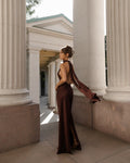 Damen Abendkleid mit elegantem Rückenausschnitt und fließendem Stoff R&B