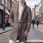 Herren eleganter Trenchcoat mit modernem Karomuster und Taillengürtel R&B
