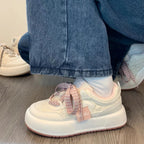 Damen Sportliche Sneaker mit modischem Obermaterial und innovativem Schnürdesign