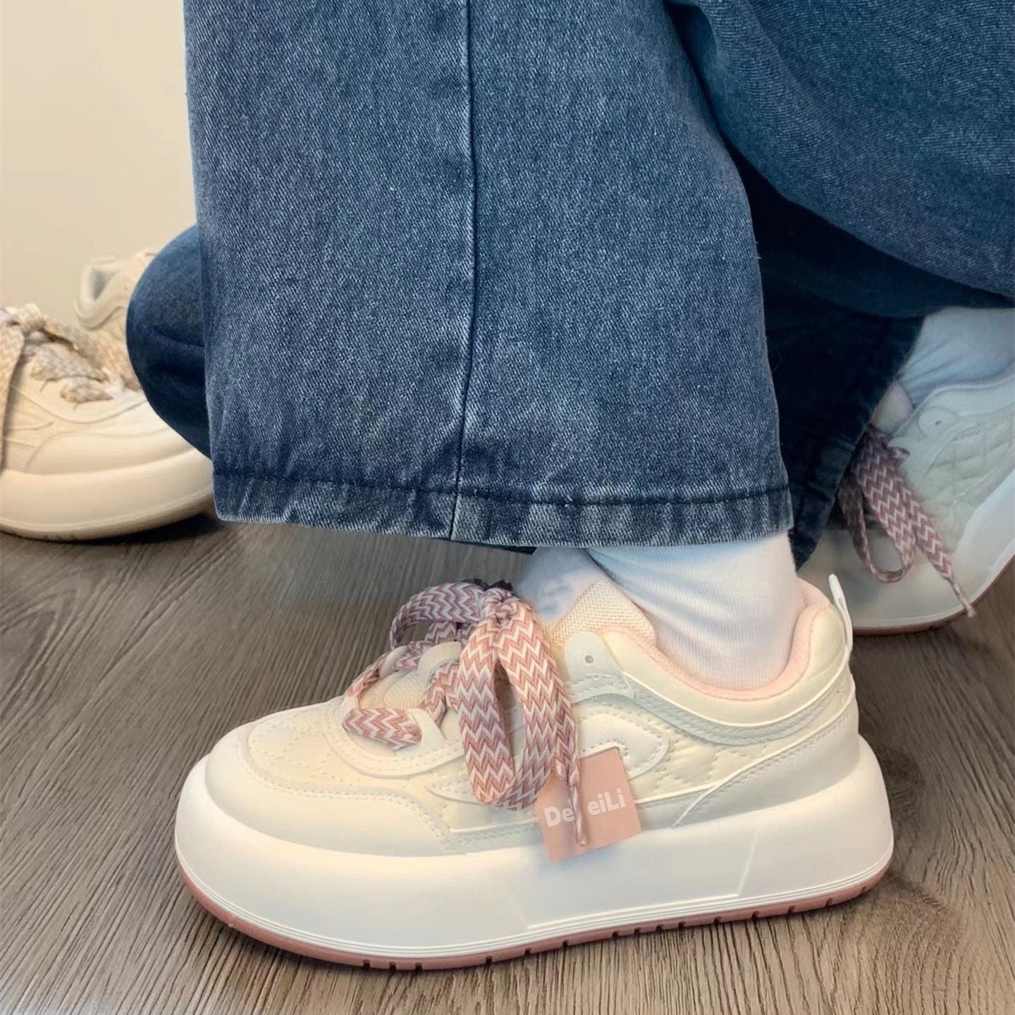 Damen Sportliche Sneaker mit modischem Obermaterial und innovativem Schnürdesign