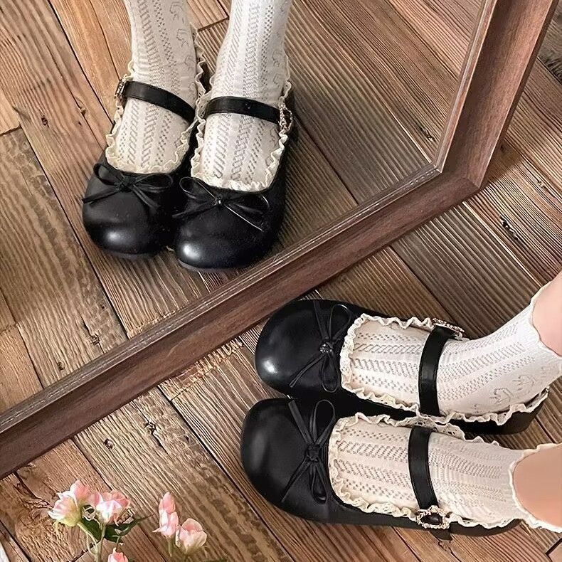 Damen Ballerinas mit verspielten Details und edler Schnürung R&B