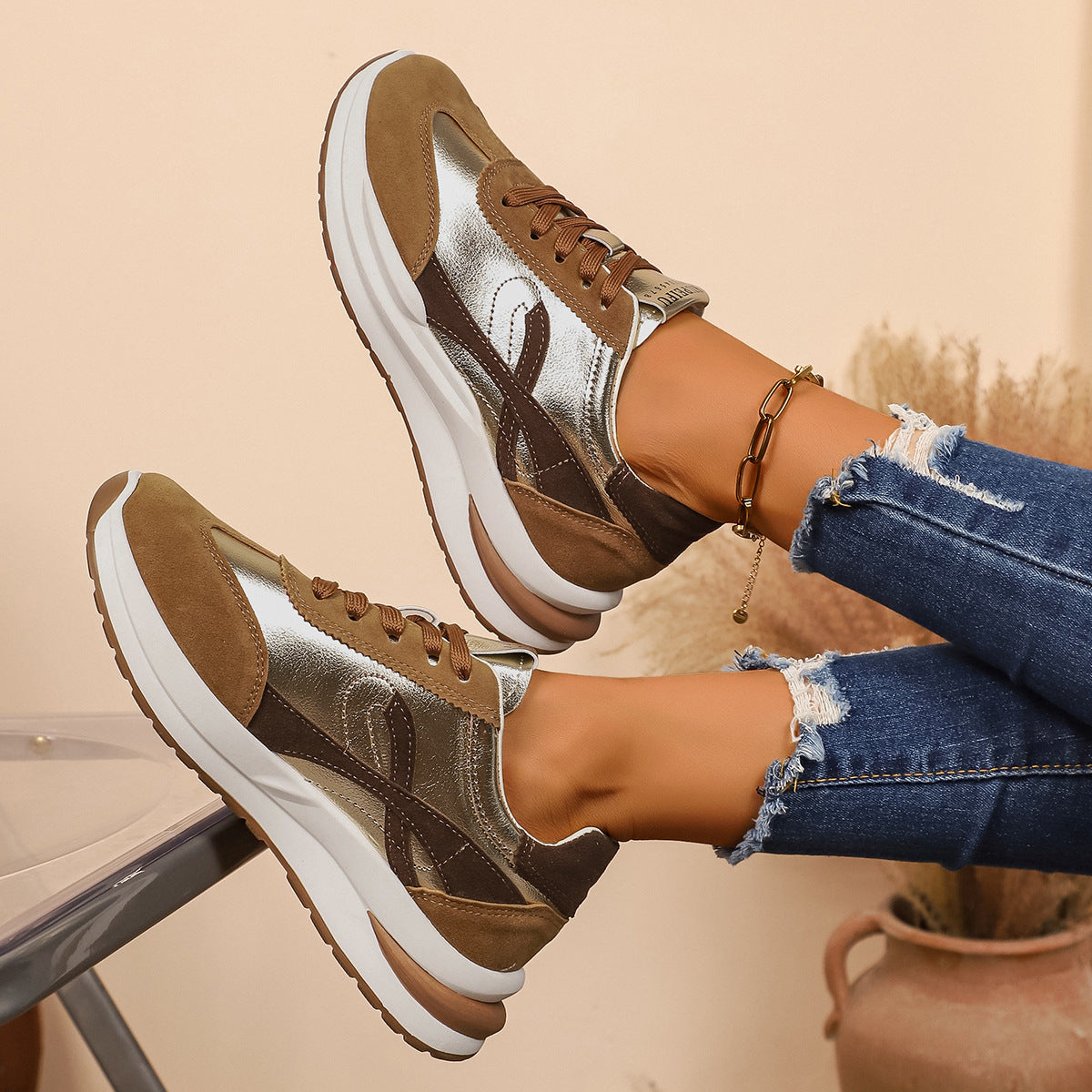 Damen Sportliche Sneakers mit Metallic-Akzenten und durchgehendem Komfort R&B