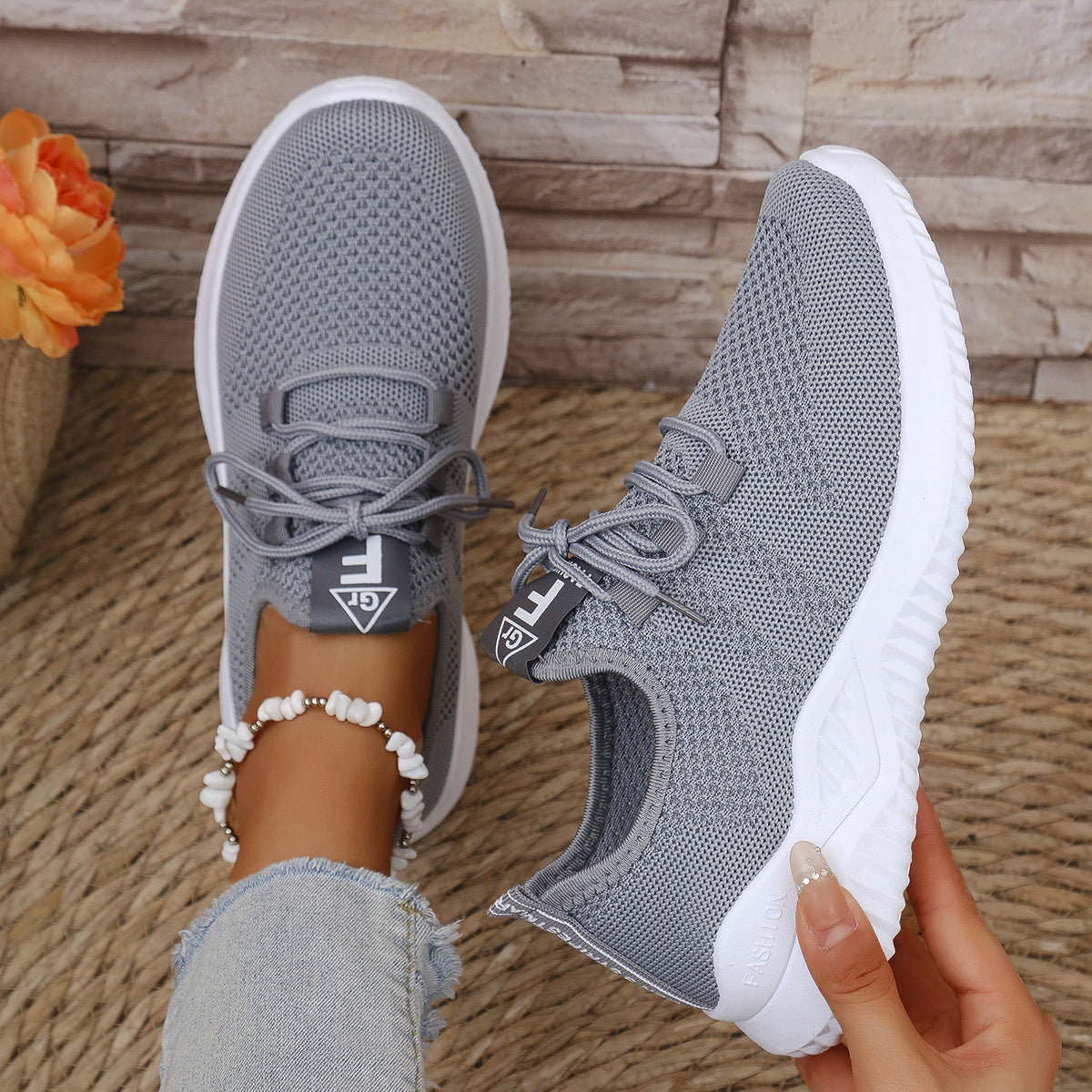 Damen atmungsaktive Sneaker in modischem Design R&B