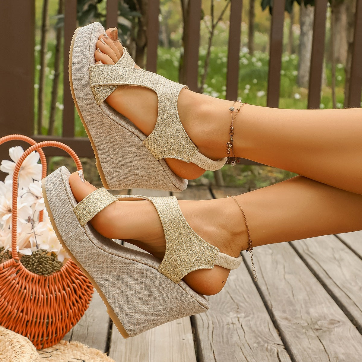 Damen Wedge-Sandalen mit raffiniertem Schnitt R&B